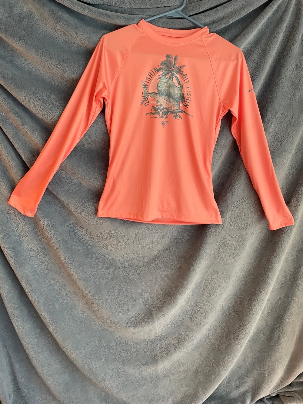 Coral Columbia PFG used in good shape.Long sleeve, comfy shirt.